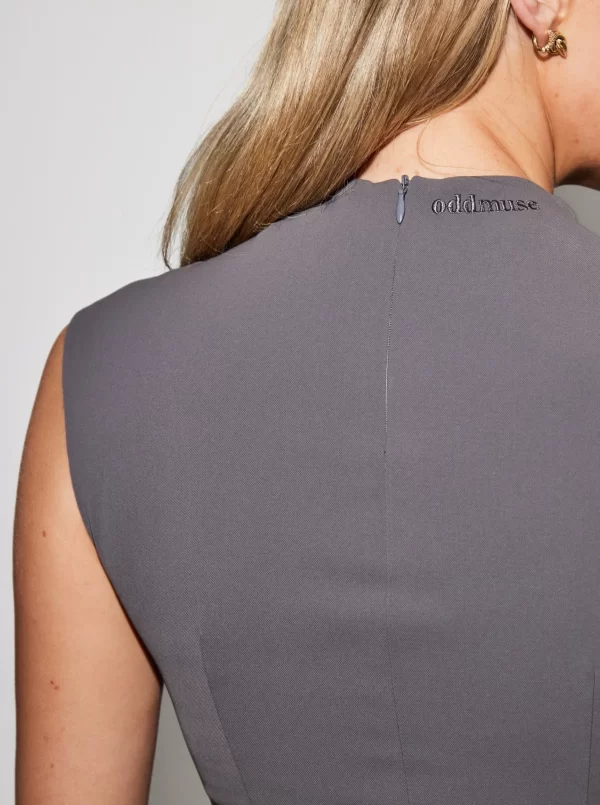 The Sleeveless Top - Image 3
