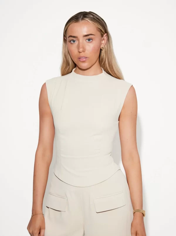 The Sleeveless Top - Image 3